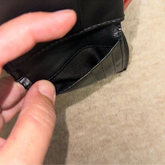 LEVI’S Men’s Black Leather RFID Protection Bifold Wallet - Picture 7 of 13